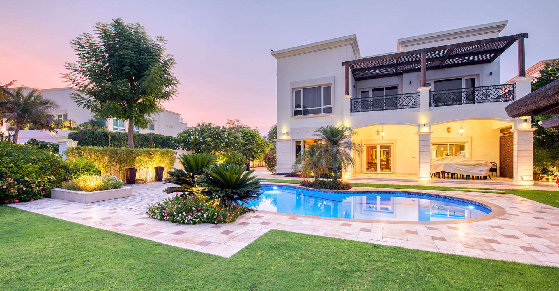 The Most Luxury Emirates Hills Villas Offers The True Taste Of Dubai ...