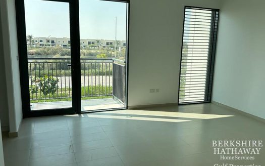 READY TO MOVE IN  I BRAND NEW 3 BEDROOM TOWNHOUSE